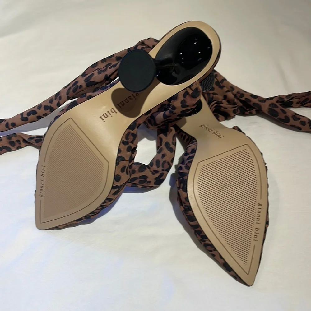 Dillards Woman’s 9.5 leopard Gianni Bini tie-up high heels. - Picture 4 of 8